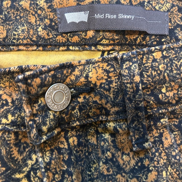 Patterned Levi’s - Picture 6 of 7